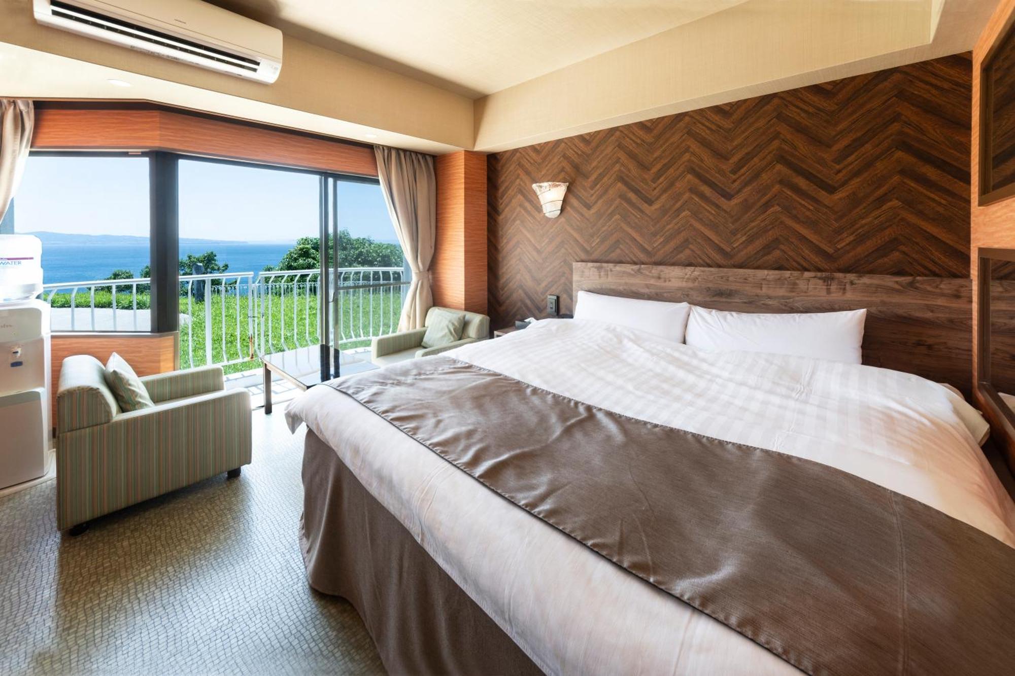 Nagasaki Chapel Coconuts Hotel ＆Resort Isahaya Bagian luar foto