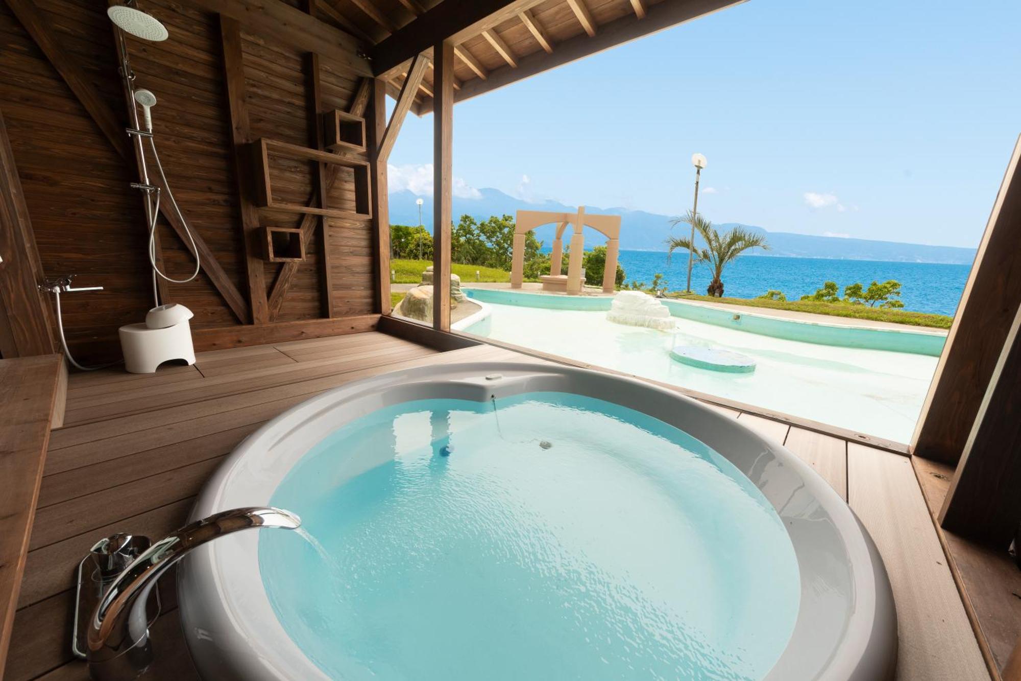 Nagasaki Chapel Coconuts Hotel ＆Resort Isahaya Bagian luar foto