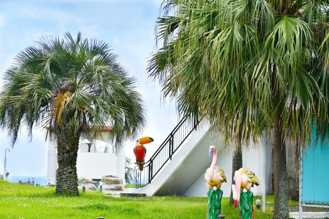 Nagasaki Chapel Coconuts Hotel ＆Resort Isahaya Bagian luar foto